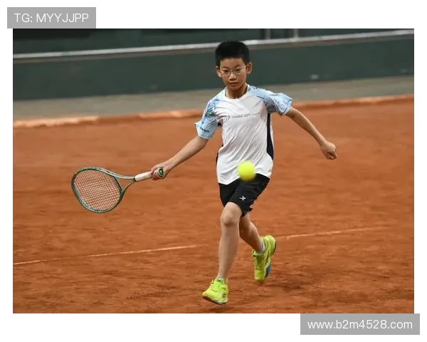 世界网球锦标赛激战正酣 多位顶级选手晋级四强争夺冠军 世界网球锦标赛激战正酣 多位顶级选手晋级四强争夺冠军