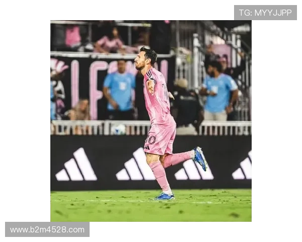 梅西加盟迈阿密国际后首次亮相赛场引爆球迷热情