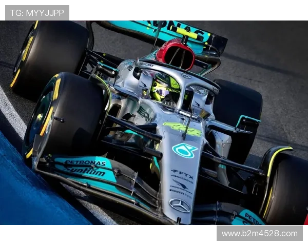 F1赛季最新动态：红牛车队稳步领跑，梅赛德斯持续追击争冠